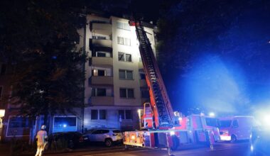 Einsatz in Düsseldorf: Brand in Mehrfamilienhaus - mehr als 20 Menschen evakuiert