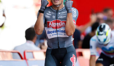 Foto zu dem Text "Philipsen vollendet perfektes Alpecin-Leadout und sprintet zu Rot"