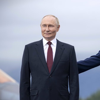 Kremlchef Wladimir Putin zusammen mit US-Präsident Donald Trump in Alaska. Moskau lehnt die amerikanischen und europäischen Friedensbemühungen weiterhin eindeutig ab. (Archivbild)