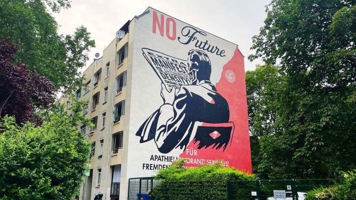 Das Mural NO Future für Apathie! Ignoranz! Sexismus! Fremdenfeindlichkeit! Rassismus! von Obey in der Schwerinstraße in Berlin-Schöneberg.(Quelle:rbb/J.S.Fischer)