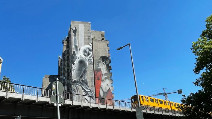 Das Mural "Apollo und Daphne des Duos Francisco Bosoletti und Young Jarus in der Skalitzer Straße in Berlin-Kreuzberg.(Quelle:rbb/J.S.Fischer)