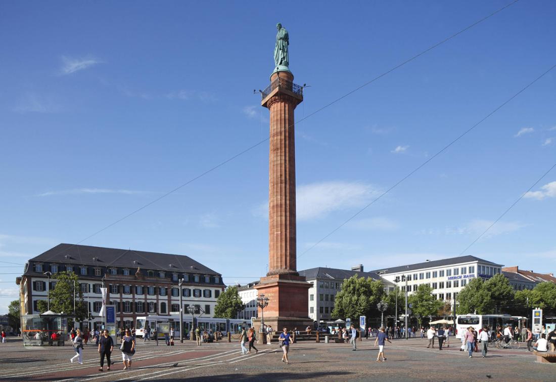 Darmstadt ist mit rund 165.000 Einwohnern die viertgrößte Stadt Hessens und ein bedeutender Wissenschaftsstandort. Die „Stadt der Wissenschaft“ beherbergt renommierte Forschungseinrichtungen und Hochschulen.