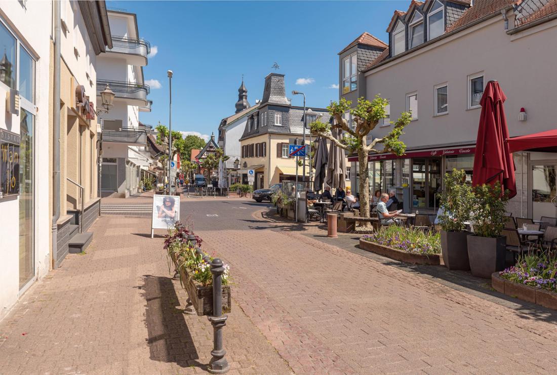 Hofheim am Taunus ist mit rund 39.000 Einwohnern eine charmante Kreisstadt im Main-Taunus-Kreis. Die Stadt am Fuße des Taunus bietet perfekte Lebensqualität zwischen Natur und Nähe zur Mainmetropole Frankfurt.