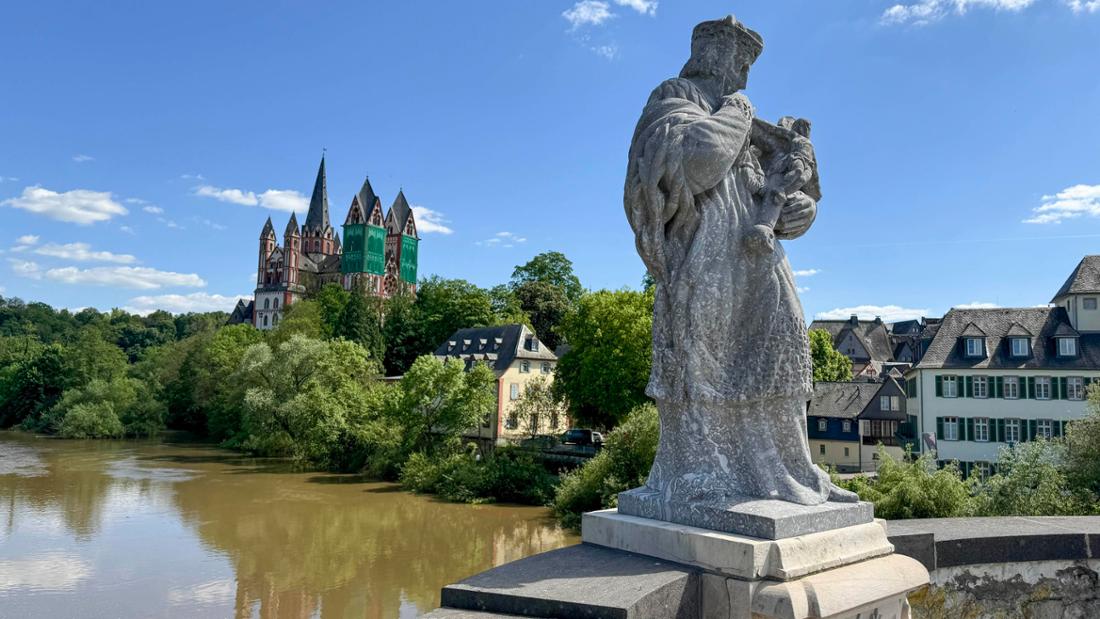 Limburg an der Lahn ist mit rund 35.000 Einwohnern eine der schönsten Städte Hessens und beeindruckt mit ihrem mittelalterlichen Stadtbild. Der berühmte Dom zu Limburg thront majestätisch über der Lahn.