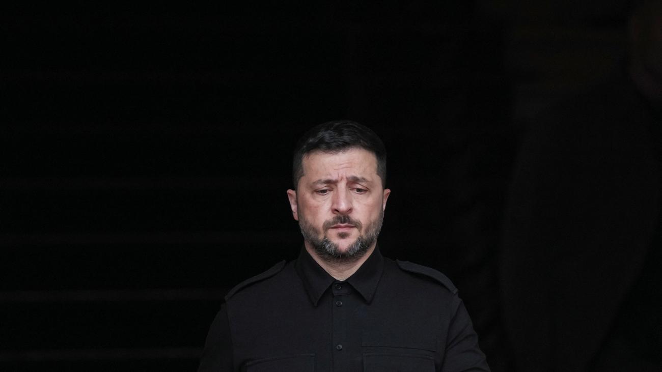 Ukrainekrieg: Selenskyj bestreitet Abstimmungspflicht über Waffeneinsatz mit USA