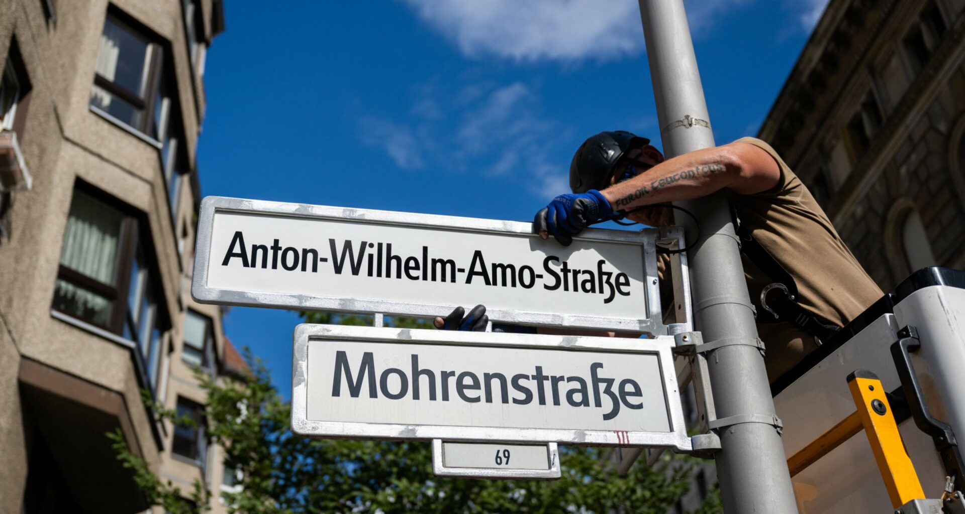 Straßenumbenennung – Hunderte feiern die Anton-Wilhelm-Amo-Straße in Berlin