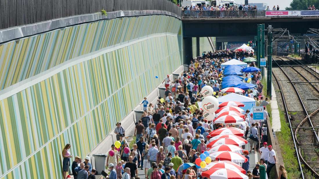 Ruhr-Stillleben auf der A40 von Duisburg nach Dortmund
