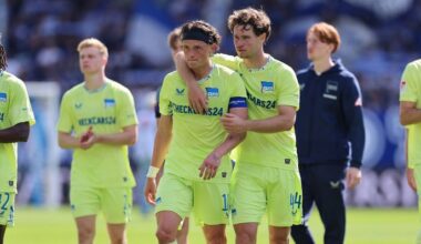 Linus Gechter (r.) tröstet den enttäuschten Fabian Reese nach dem Spiel von Hertha in Darmstadt (imago images/HMB-Media)