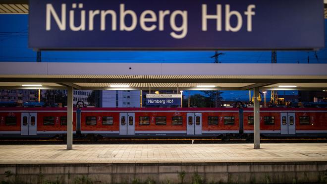 Brand im Bahnhof: Der Brand eines Triebwagens sorgte für die Sperrung des Nürnberger Hauptbahnhofs. (Archivbild)