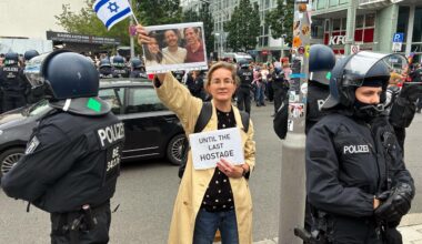 Karoline Preisler: FDP-Politikerin bei Pro-Palästina-Demo bedrängt und verletzt