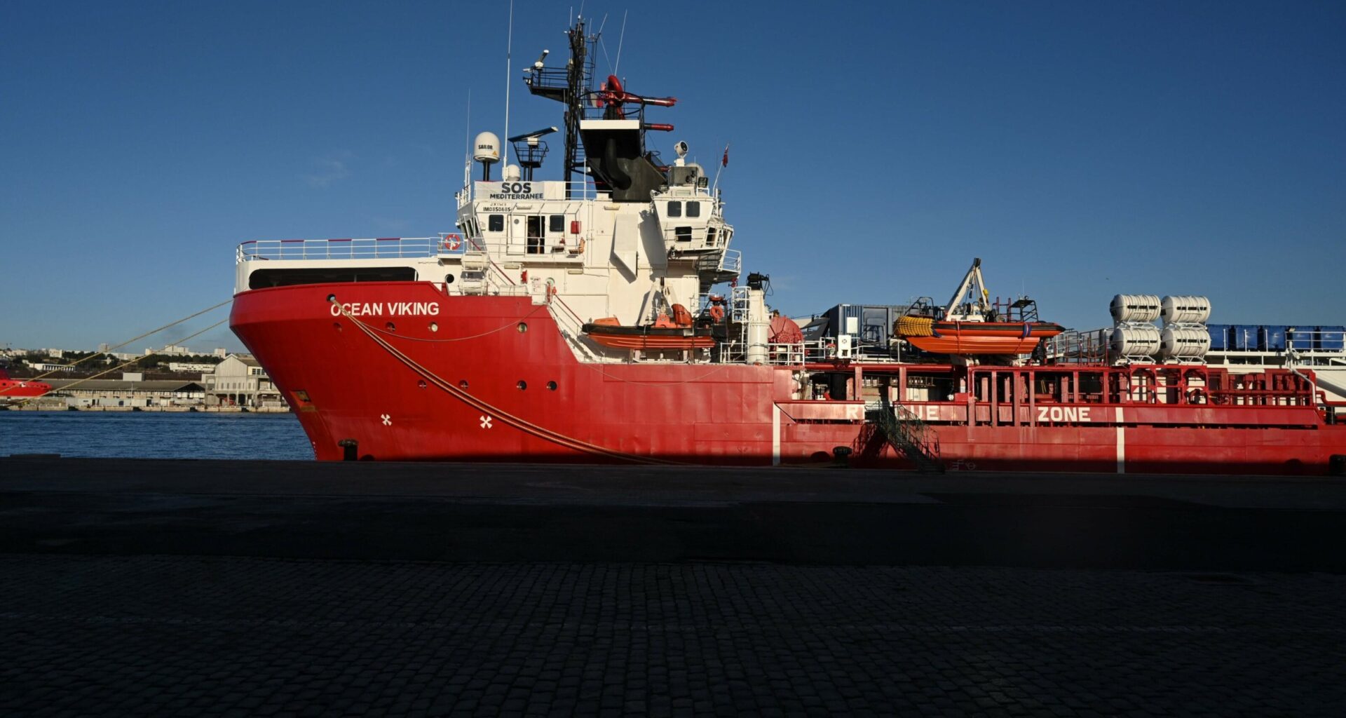 Ocean Viking – Mit EU-Förderung: Libysche Küstenwache beschießt Rettungsschiff