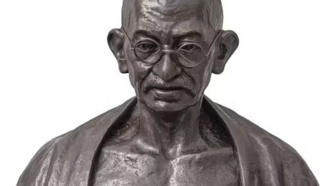 Ghandi-Büste im DDR-Museum mit Brille: Der Diebstahl muss den Angaben zufolge zwischen dem 2. und dem 8. August passiert sein.