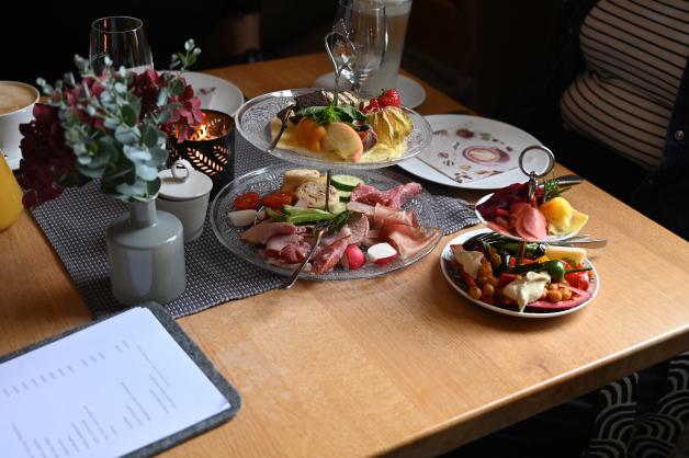 Das Frühstück wurde als „Tisch-Buffet“ auf Etageren gereicht.