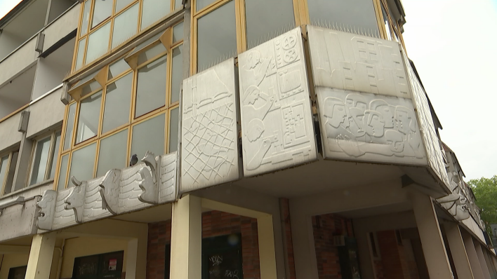 Gebäude mit Relief in Großer Scharrnstraße in Frankfurt (Oder). (Quelle: rbb)