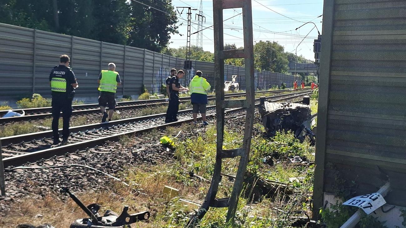Bahnverkehr: Tödlicher Unfall an Bahnübergang in Bremen