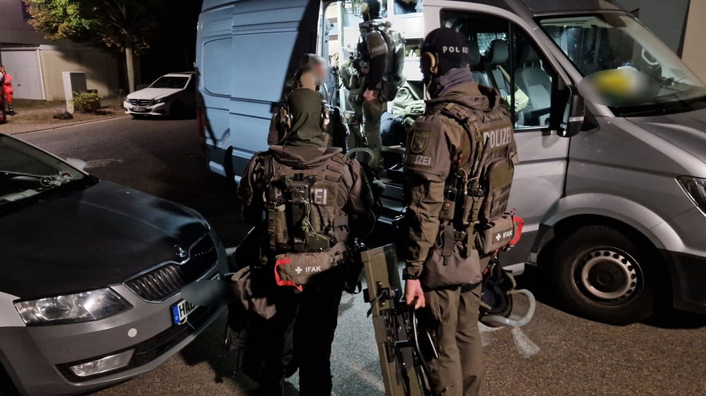 SEK-Einsatz in Schiepzig bei Halle: Spezialkräfte stürmen Gartenanlage