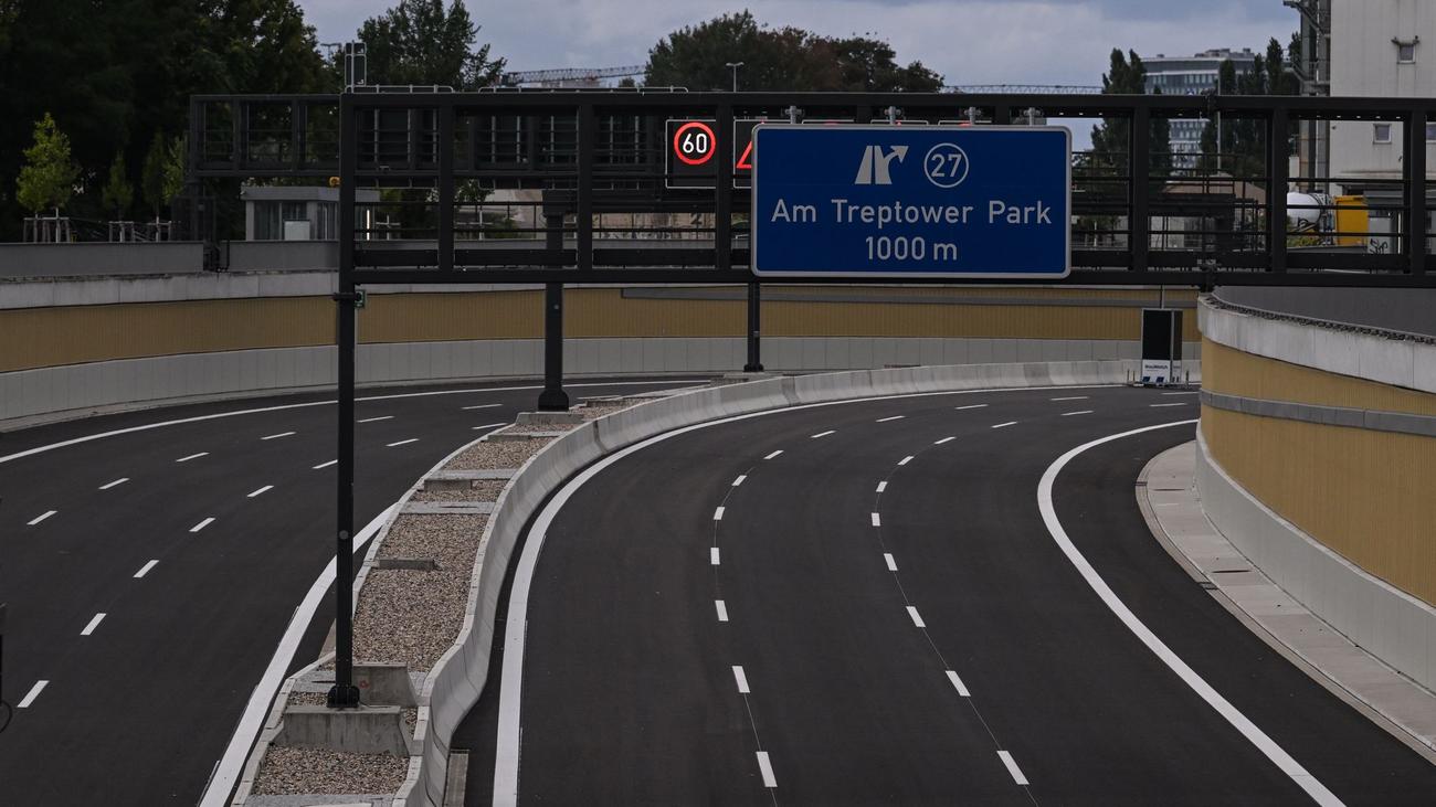 Autobahn in Berlin: Kleinere Proteste gegen Eröffnung des neuen Autobahnstücks