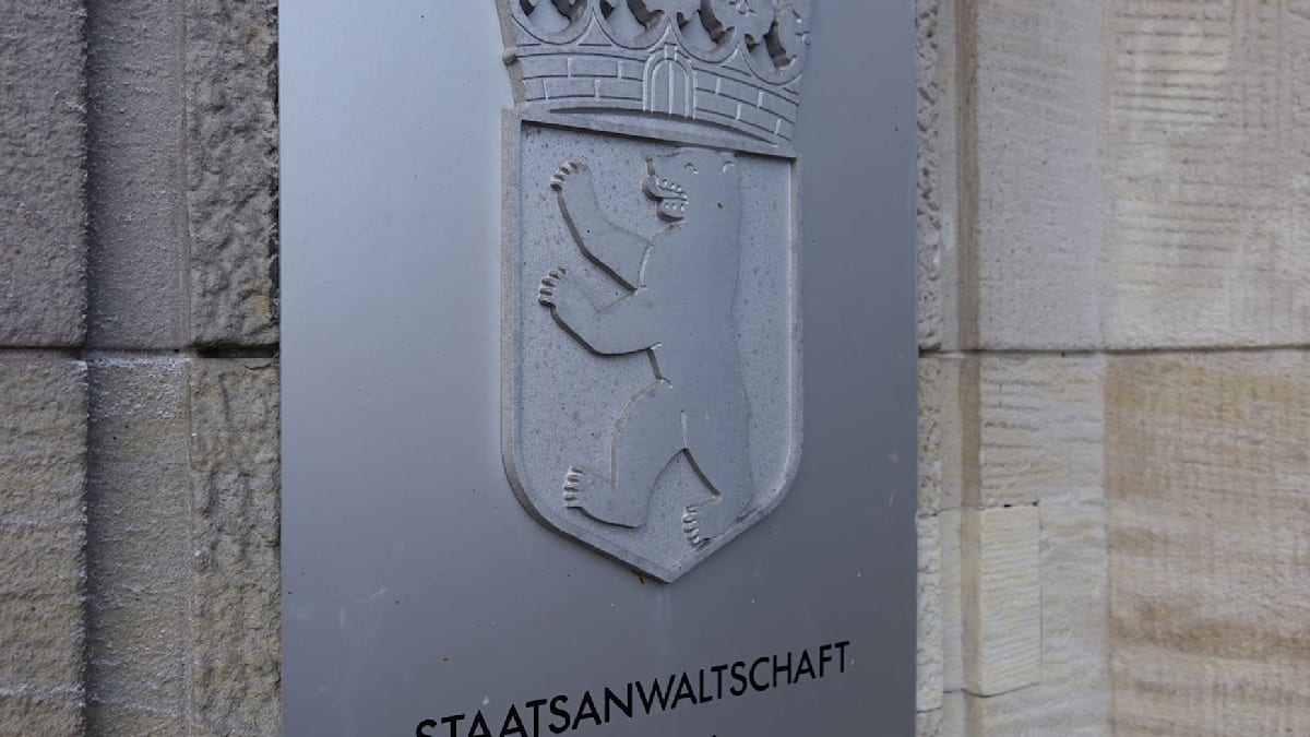 Ex-Polizist wegen Computerbetrugs in Berlin angeklagt