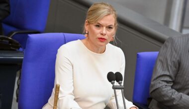 Bundestagspräsidentin: Julia Klöckner weist Vorwurf der Parteilichkeit zurück
