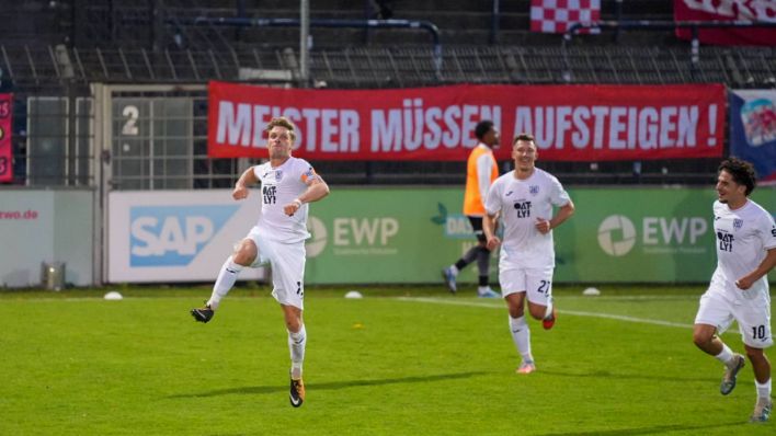 Tino Schmidt (l.) jubelt über sein Tor für den SV Babelsberg 03. (Foto: Tino Schmidt)