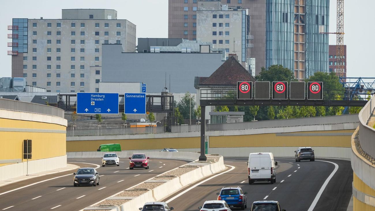 Kontroverse um Autoverkehr: Umstrittenes Teilstück der A100 in Berlin eröffnet