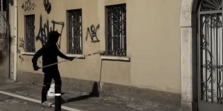 Banksy von Brescia: Ghost Pitùr kämpft gegen hässliche Graffiti