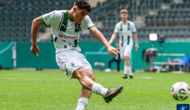 MSV Duisburg zu Beginn gegen Meister Gladbach, RWE gegen BVB