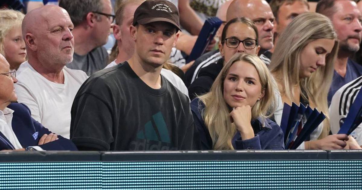 Manuel Neuer verfolgt Kieler Auftaktsieg