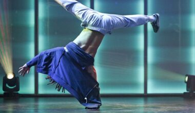 Archivbild: Ein Tänzer der Street Dance Crew Flying Steps zeigt am 22.02.2022 Ausschnitte aus dem Programm "Flying Dream - Varieté trifft Street Dance", eine Koproduktion zwischen dem Wintergarten Varieté Berlin und den Flying Steps. (Quelle: dpa-Zentralbild/Jens Kalaene)