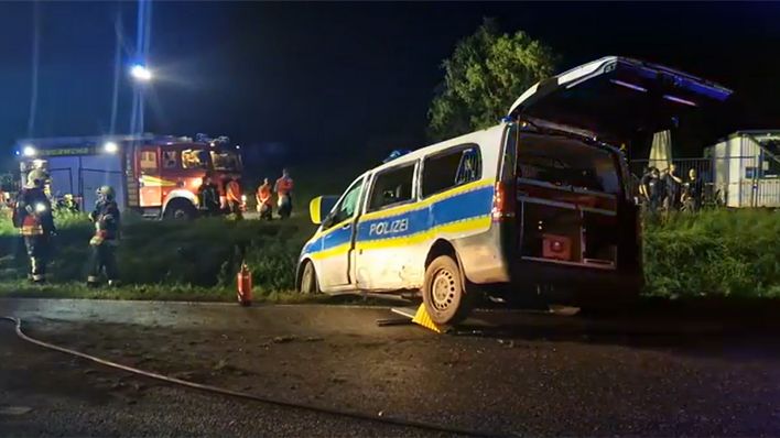 Mutmaßliche Verfolgungsfahrt auf der B158 nahe Blumberg mit Polizei endet mit schwerem Unfall. (Quelle: TNN)