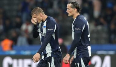Michael Cuisance (l.) und Fabian Reese sind nach Herthas Niederlage gegen Elversberg niedergeschlagen. (Foto: IMAGO / Jan Huebner)