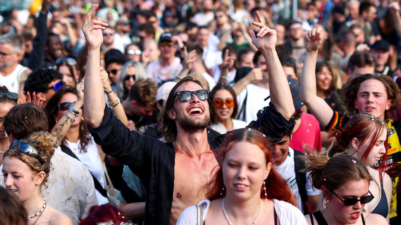 Tausende tanzen bei Techno-Parade – und setzen politische Zeichen