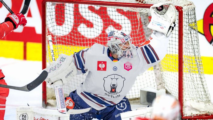 Eisbären-Torwart Jake Hildebrand im Spiel gegen Klagenfurt (Bild: Imago Images/GEPA pictures)