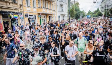 Musik: Tausende tanzen beim "Zug der Liebe" durch Berlin