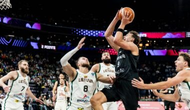 Basketballer Franz Wagner versucht gegen Litauen den Ball im Korb unterzubringen (Bild: Imago Images/Beautiful Sports)