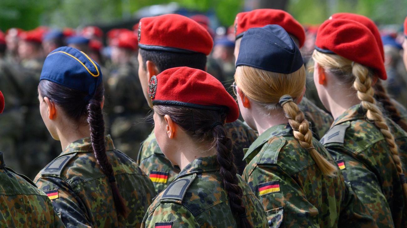 Bundeswehr: Linkspartei kritisiert Merz-Äußerung zur Wehrpflicht für Frauen