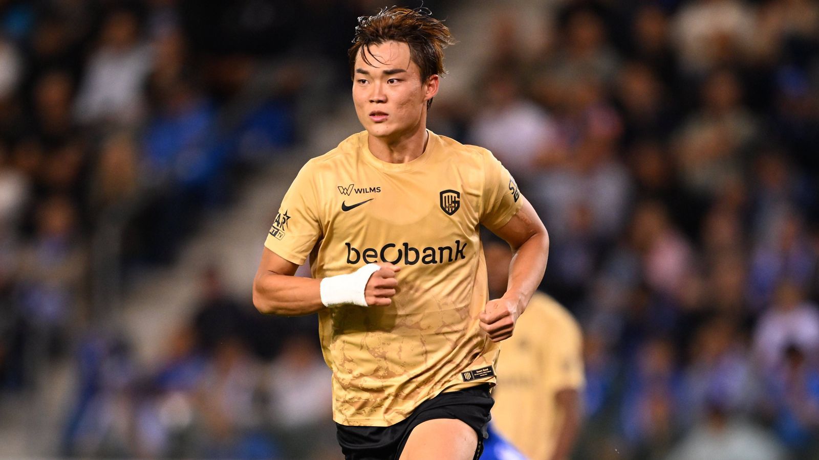 <em><strong>Hyeon-Gyu Oh (KRC Genk)</strong><br>Der VfB Stuttgart soll laut der belgischen Zeitung "Het Laatste Nieuws" vor der Verpflichtung von Stürmer Hyeon-Gyu Oh stehen. Demnach einigten sich die Schwaben mit KRC Genk auf eine Ablösesumme von 27 Millionen Euro für den 24-jährigen Südkoreaner. Damit würde Oh zum teuersten Einkauf in der VfB-Geschichte werden. Die "Bild" berichtet hingegen von einer Ablösesumme in Höhe von 18 Millionen Euro plus Boni. </em>