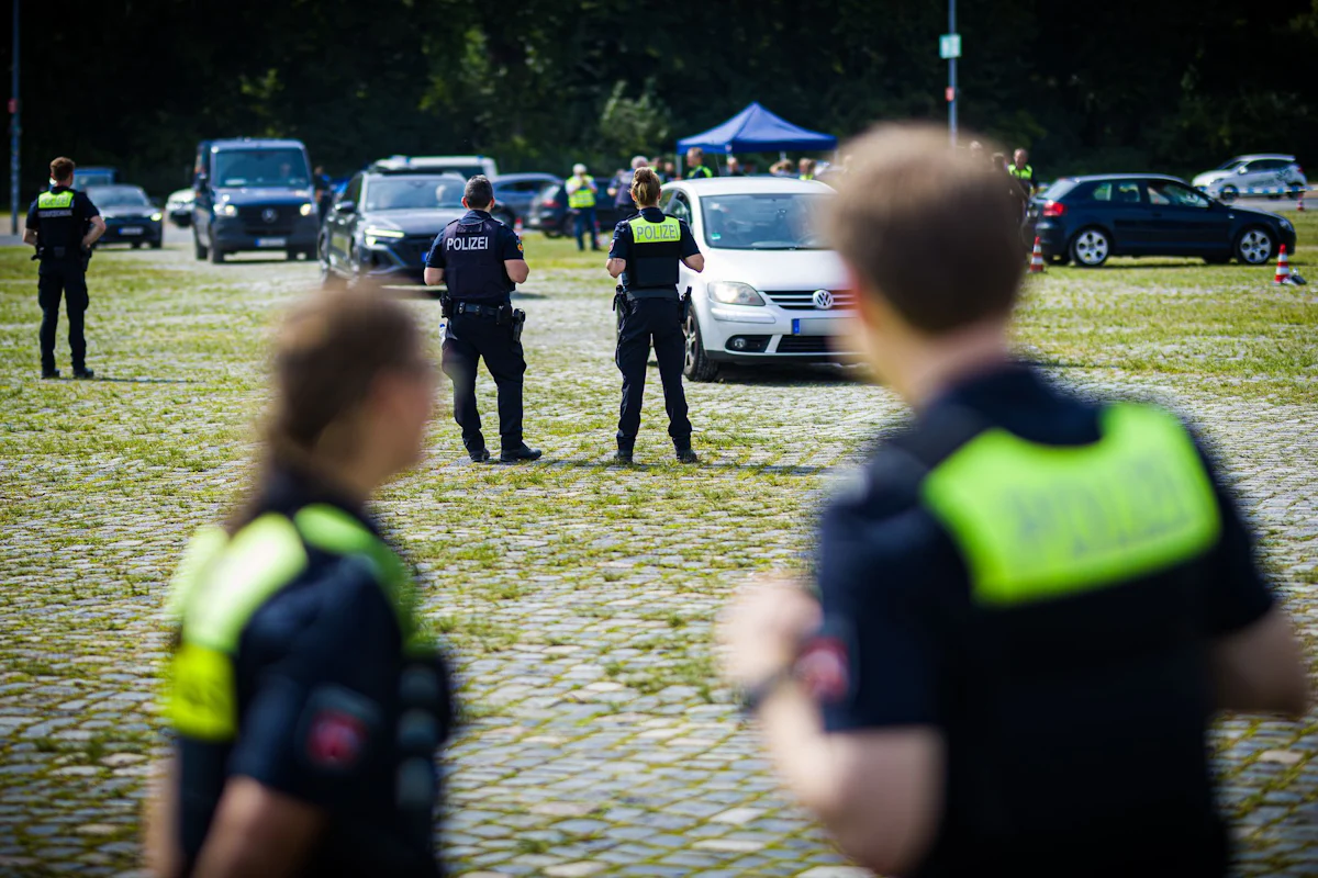 Schwerpunktkontrolle - Polizei überprüft zahlreiche Autofahrer in Hannover - Panorama