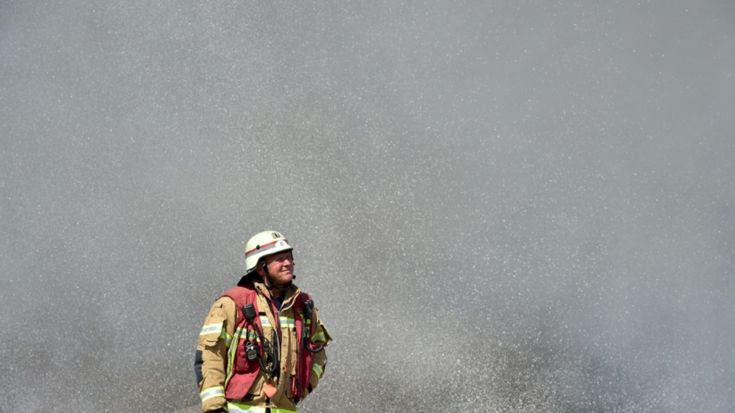 Feuerwehrmann bei einem Einsatz in Berlin