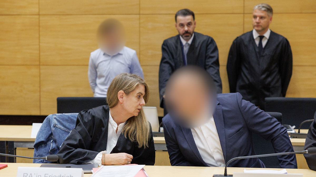 Vier Verletzte in Bielefeld: Angeklagte Geschwister schweigen im Blutrache-Prozess