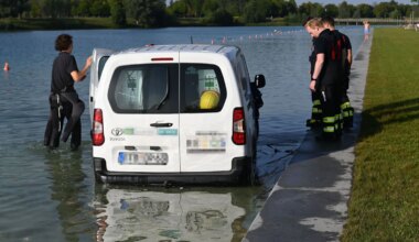 Polizeieinsatz in München: Mann steuert Auto frühmorgens in den Riemer See - München