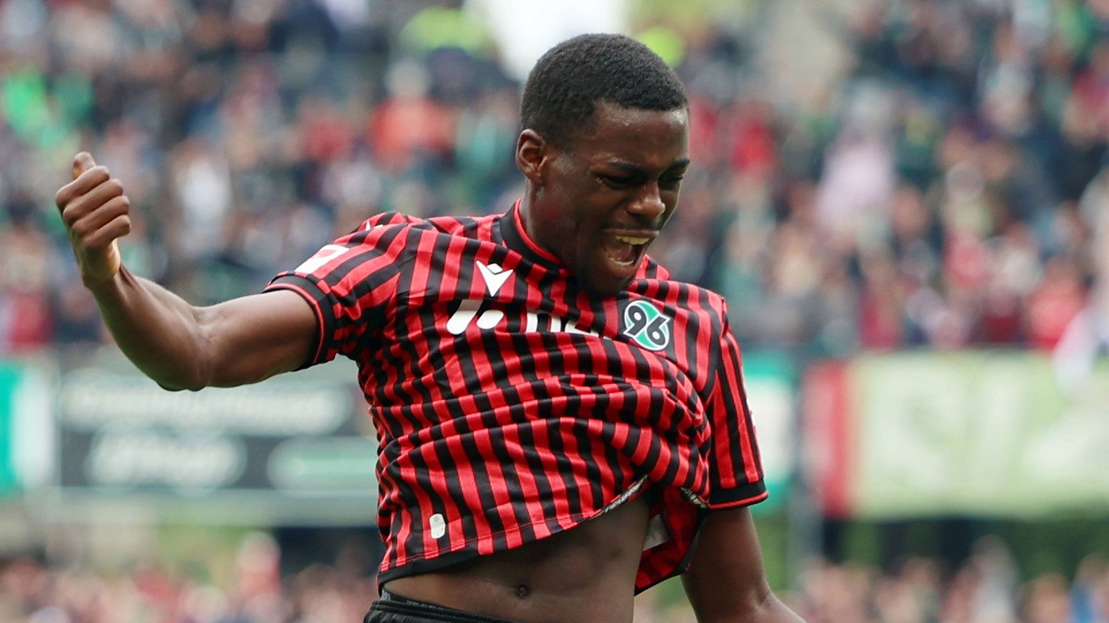 Bayern-Leihgabe wird zum Matchwinner! Hannover 96 siegt zum Start - Dynamo Dresden verpatzt Rückkehr