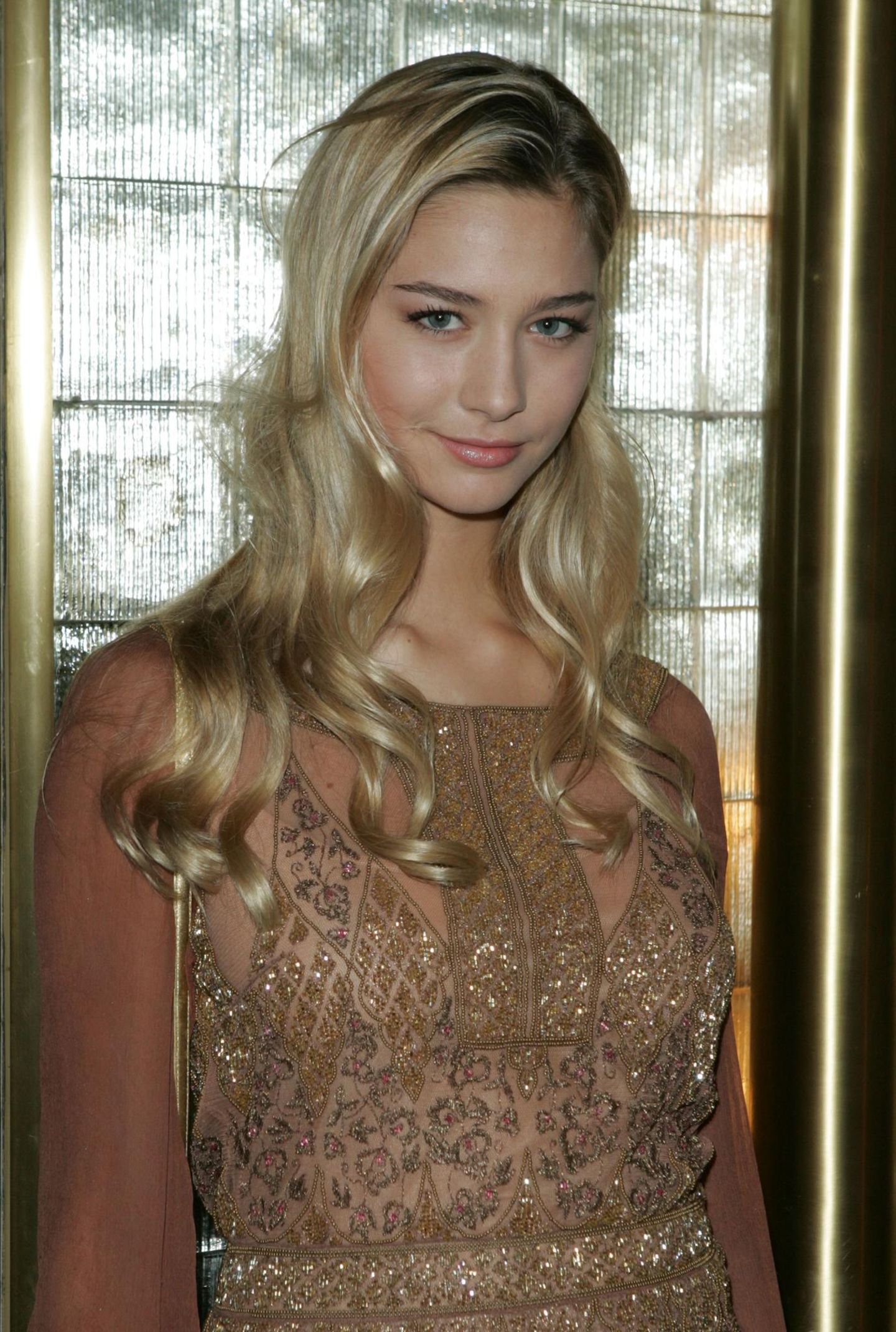 Beatrice Borromeo ist die Tochter von Graf Carlo Ferdinando Borromeo und Gräfin Paola Marzotto. Sie schlug schnell ihren eigenen Weg ein und machte sich einen Namen als Model und Journalistin.