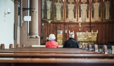Kölner Dompropst bedauert leere Kirchen