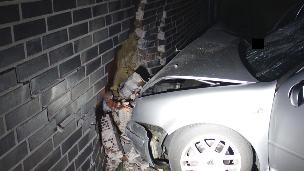 Horrornacht für Fahranfänger aus Bad Essen endet vor Hauswand