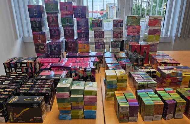 HZA-AC: Aachener Zoll kontrolliert Kiosk in Euskirchen und findet illegale Vapes und ...