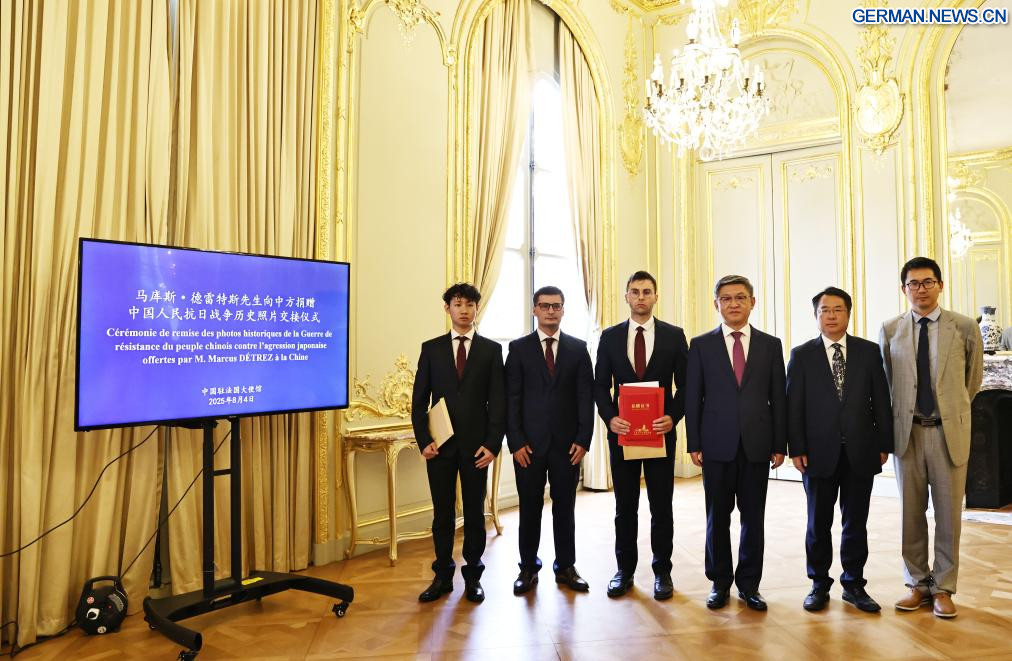 Chinesische Botschaft in Frankreich veranstaltet Zeremonie zur Übergabe historischer Fotos der Songhu-Schlacht - Xinhua