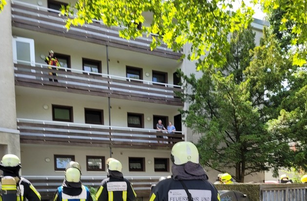 FW-BO: Feuer mit Menschenleben in Gefahr in Bochum-Wiemelhausen