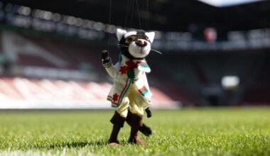 Kater Mikesch aus Augsburger Puppenkiste wird Gastgeschenk im Bundesliga-Spiel