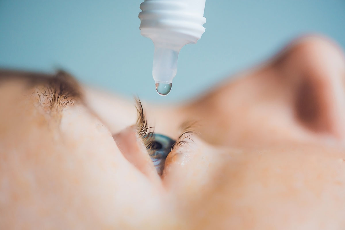 Atropinhaltige Augentropfen bei Kurzsichtigkeit | DIE PTA